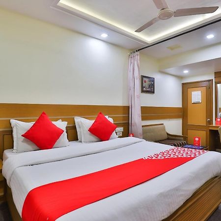 Oyo 17117 Hotel Rainbow Vadodara Exterior foto