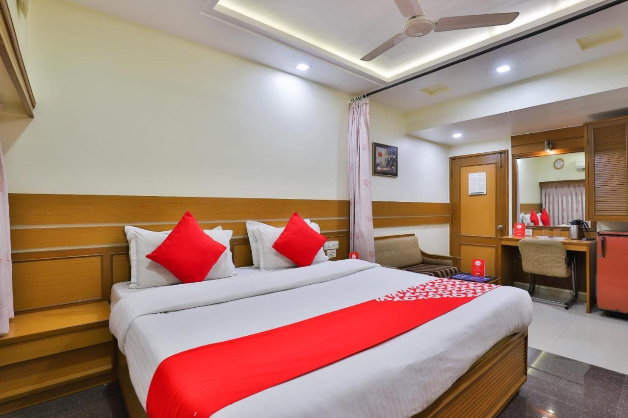 Oyo 17117 Hotel Rainbow Vadodara Exterior foto
